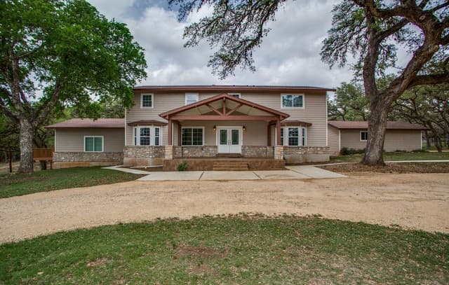 5-bedroom rental at 9730 Windwood Dr in Boerne, TX — photo 1