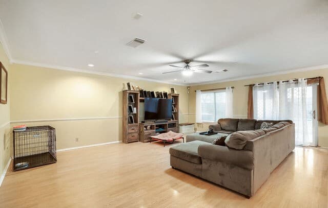 4-bedroom rental at 6914 Barkley Trl in San Antonio, TX — photo 5