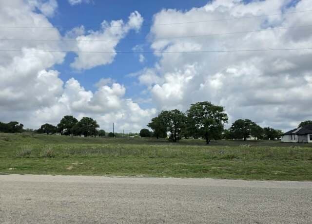 rental at 1866 County Road 319 in La Vernia, TX — photo 1