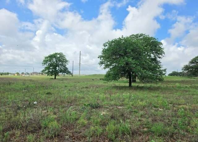 rental at 1866 County Road 319 in La Vernia, TX — photo 2