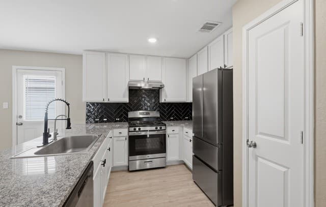 3-bedroom rental at 13810 Ostrich Run in San Antonio, TX — photo 1