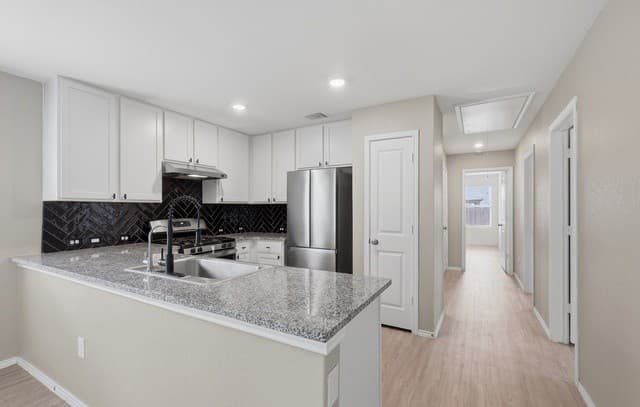 3-bedroom rental at 13810 Ostrich Run in San Antonio, TX — photo 2
