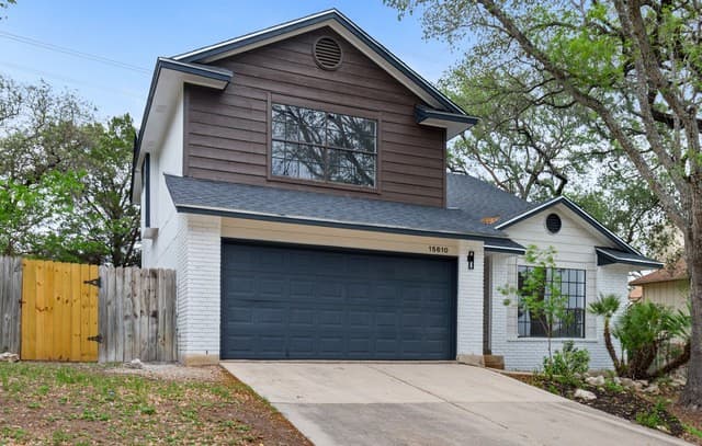 4-bedroom rental at 15610 Knollhollow in San Antonio, TX — photo 1