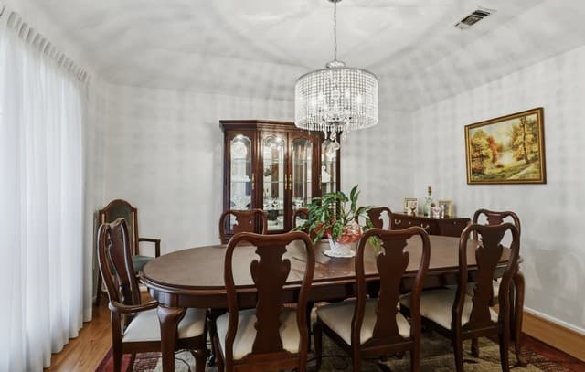 4-bedroom rental at 6319 Lakewood Park in Windcrest, TX — photo 3