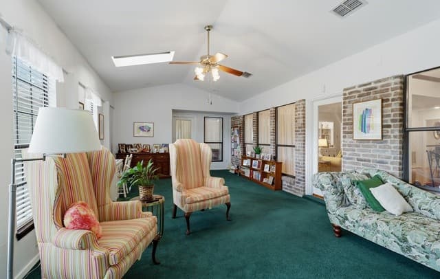 4-bedroom rental at 6319 Lakewood Park in Windcrest, TX — photo 4