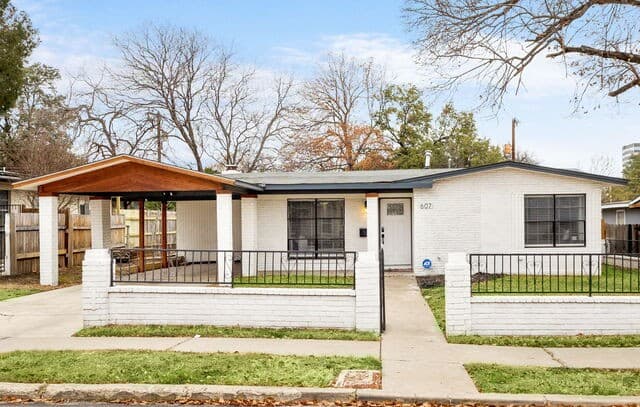4-bedroom rental at 607 Redcliff Dr in San Antonio, TX — photo 1