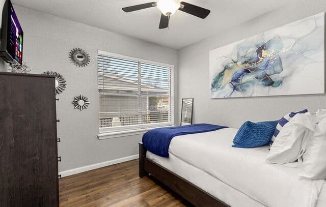 4-bedroom rental at 607 Redcliff Dr in San Antonio, TX — photo 5