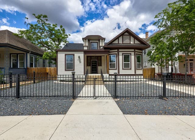 4-bedroom rental at 507 W Mistletoe in San Antonio, TX — photo 1