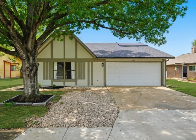 3-bedroom rental at 4403 Misty Springs Dr in San Antonio, TX — photo 2