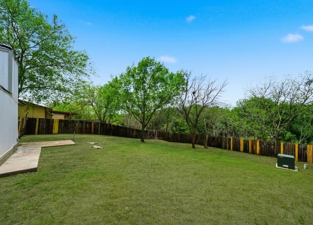 3-bedroom rental at 4403 Misty Springs Dr in San Antonio, TX — photo 4