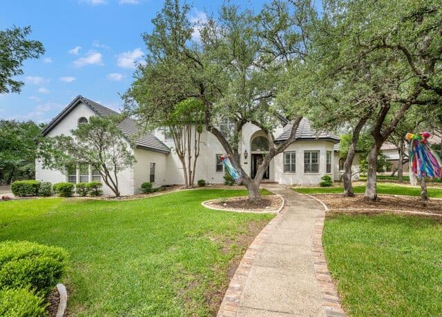 4-bedroom rental at 5 Aspen Creek in San Antonio, TX — photo 1