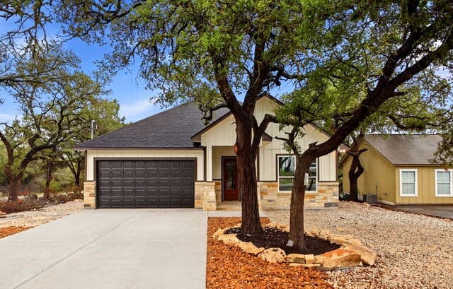 3-bedroom rental at 1194 Bob White in Spring Branch, TX — photo 1