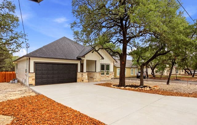 3-bedroom rental at 1194 Bob White in Spring Branch, TX — photo 2