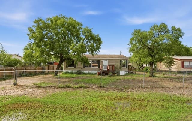 Home for sale at 1105 Walnut St in Jourdanton, TX — photo 1