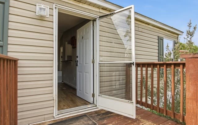 Home for sale at 1105 Walnut St in Jourdanton, TX — photo 4