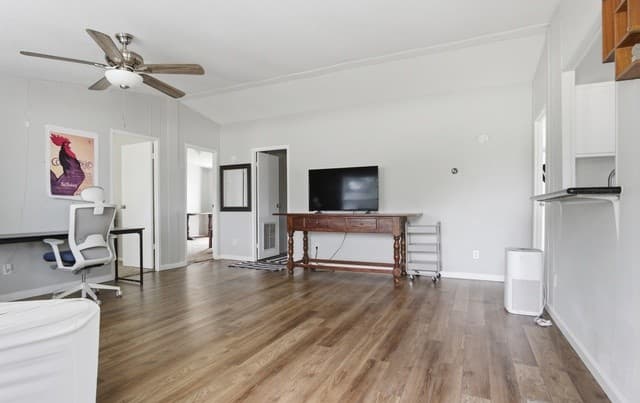 Home for sale at 1105 Walnut St in Jourdanton, TX — photo 5