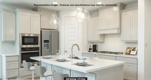 5-bedroom rental at 323 Canyon Path in San Antonio, TX — photo 2
