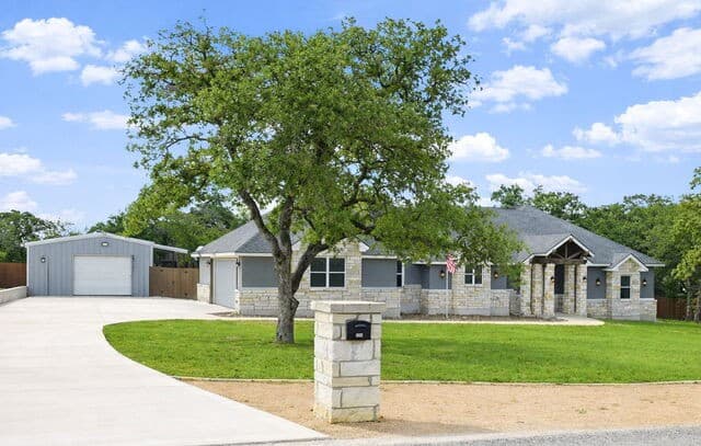 4-bedroom rental at 104 Abrego Knoll Dr in Floresville, TX — photo 1