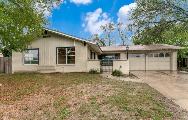 3-bedroom rental at 622 Trafalgar Rd in San Antonio, TX — photo 2