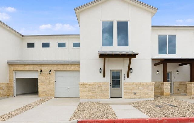 2-bedroom rental at 1145 Paniolo Dr in Boerne, TX — photo 2