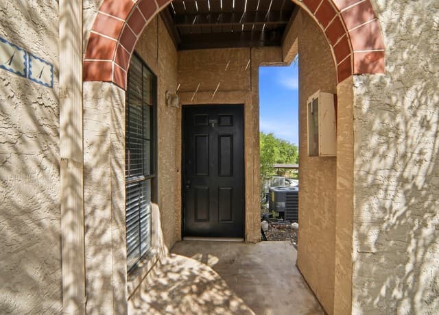 2-bedroom rental at 6100 Woodlake Pkwy Unit 311 in San Antonio, TX — photo 2