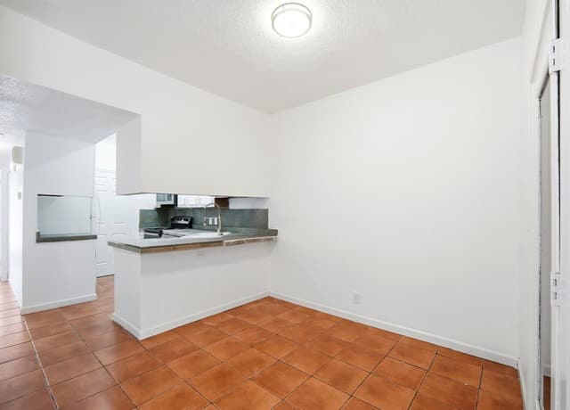 2-bedroom rental at 6100 Woodlake Pkwy Unit 311 in San Antonio, TX — photo 5