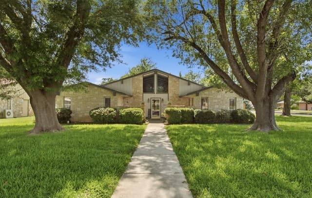 3-bedroom home for sale at 202 Azalea Trl in Boerne TX