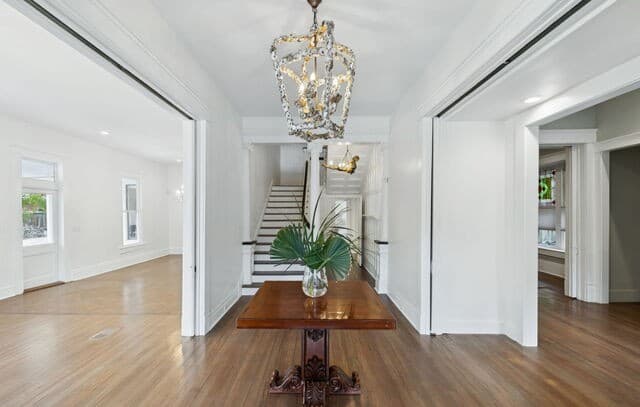 4-bedroom rental at 321 E Dewey Pl in San Antonio, TX — photo 1