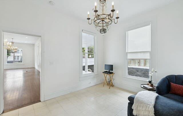 4-bedroom rental at 321 E Dewey Pl in San Antonio, TX — photo 4
