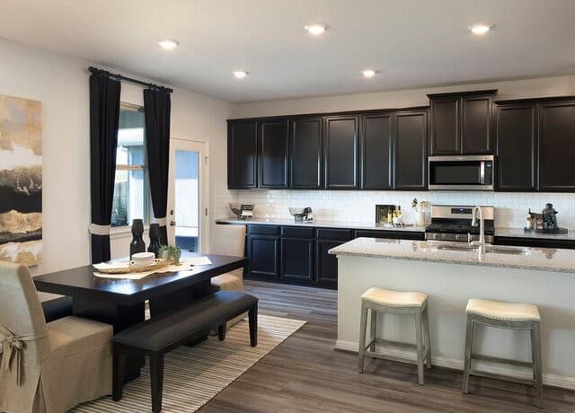 4-bedroom rental at 15858 Comanche Owl Blank in San Antonio, TX — photo 2