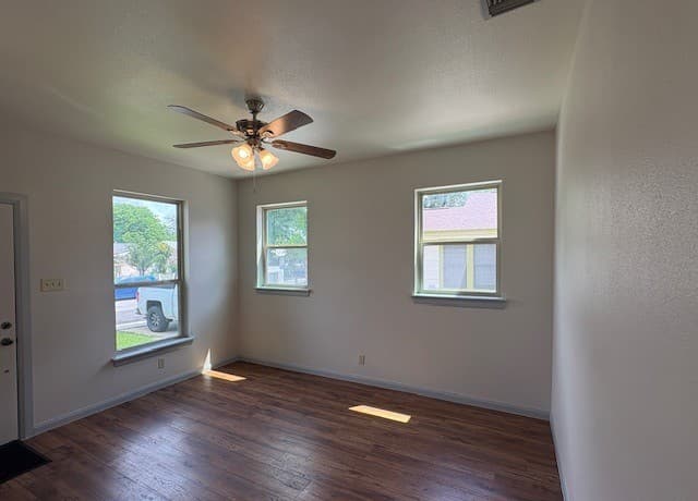 2-bedroom rental at 1832 Clower in San Antonio, TX — photo 5