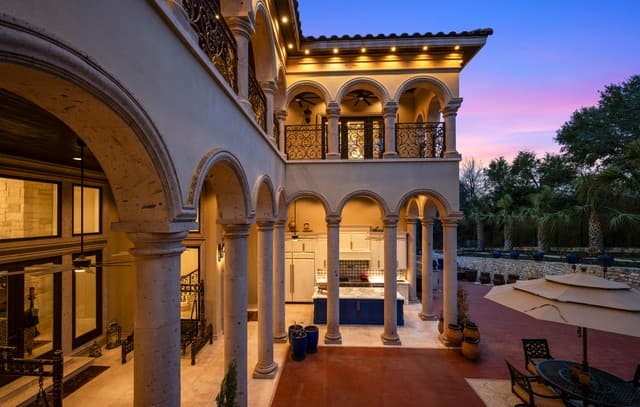 7-bedroom rental at 11 Vineyard Dr. in San Antonio, TX — photo 1