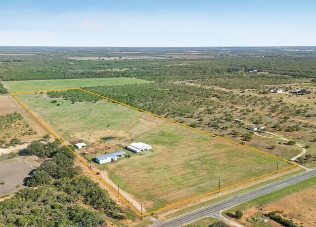 3-bedroom rental at 9009 Farm to Market 462 S. in Hondo, TX — photo 1