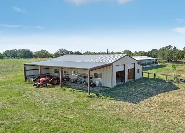 3-bedroom rental at 9009 Farm to Market 462 S. in Hondo, TX — photo 2