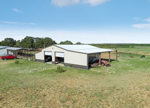 3-bedroom rental at 9009 Farm to Market 462 S. in Hondo, TX — photo 3