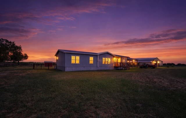 3-bedroom rental at 9009 Farm to Market 462 S. in Hondo, TX — photo 5