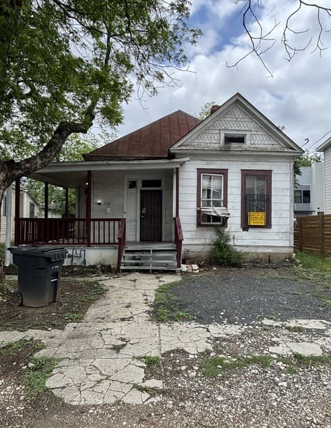 2-bedroom rental at 206 Piedmont Ave in San Antonio, TX — photo 1