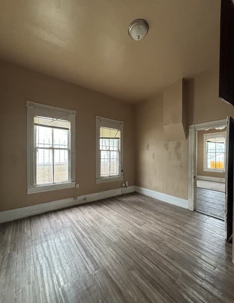 2-bedroom rental at 206 Piedmont Ave in San Antonio, TX — photo 4
