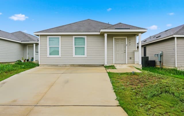 3-bedroom rental at 927 Magrum Way in San Antonio, TX — photo 1