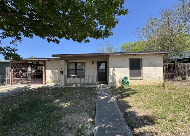 3-bedroom rental at 131 Danny Clay Dr in San Antonio, TX — photo 1