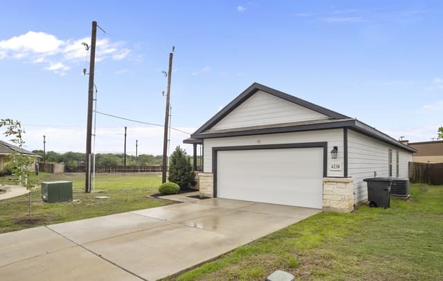 3-bedroom rental at 6238 Longhurst in San Antonio, TX — photo 2