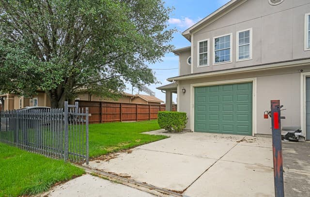 3-bedroom rental at 2910 Owasso St in San Antonio, TX — photo 1