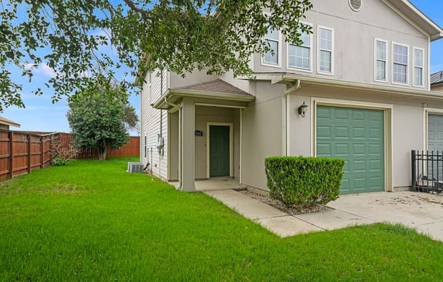 3-bedroom rental at 2910 Owasso St in San Antonio, TX — photo 2