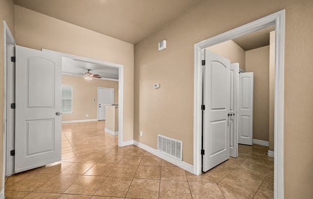3-bedroom rental at 2910 Owasso St in San Antonio, TX — photo 3