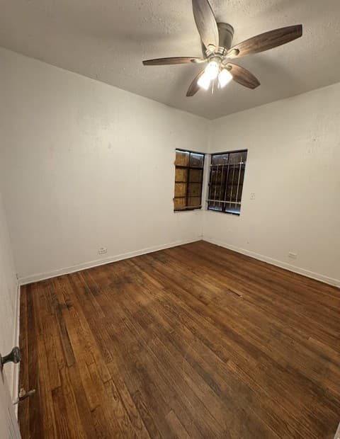 2-bedroom rental at 560 W Lynwood in San Antonio, TX — photo 3