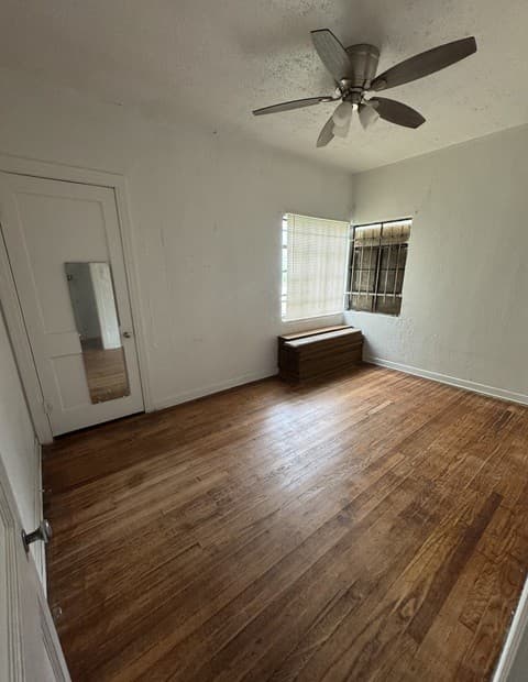 2-bedroom rental at 560 W Lynwood in San Antonio, TX — photo 4