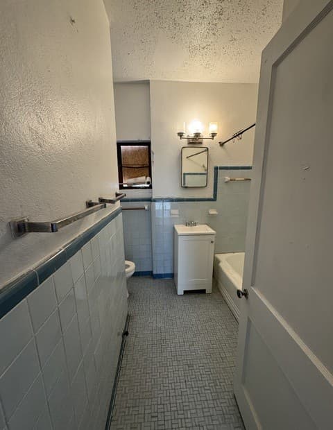 2-bedroom rental at 560 W Lynwood in San Antonio, TX — photo 5