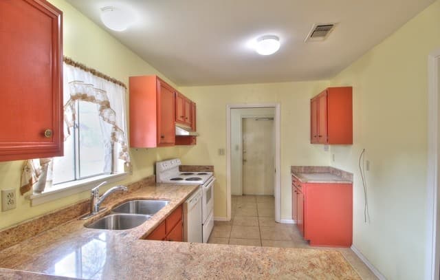 3-bedroom rental at 4814 La Salida St in San Antonio, TX — photo 2