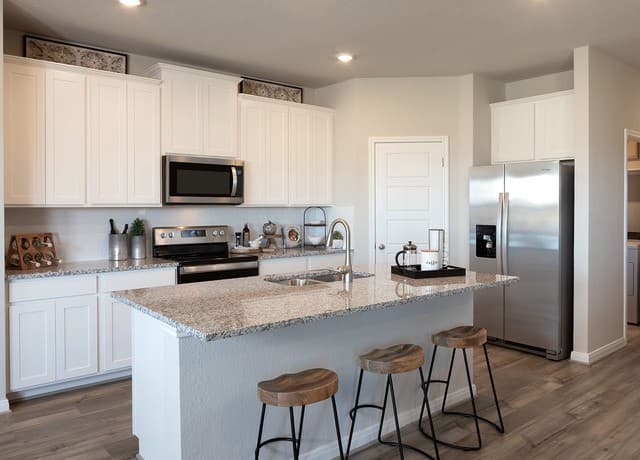 4-bedroom rental at 6455 Comanche Moon Blank in San Antonio, TX — photo 1