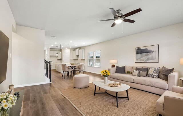 4-bedroom rental at 10121 Briceway Gap in San Antonio, TX — photo 4